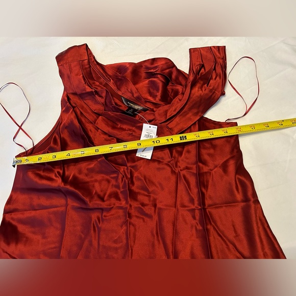 Banana Republic Silk one-Shoulder Top Size Medium Petite Cabin Red NWT - Picture 3 of 9